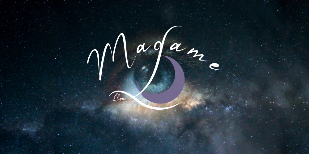 Madame Llüne, cartomancienne